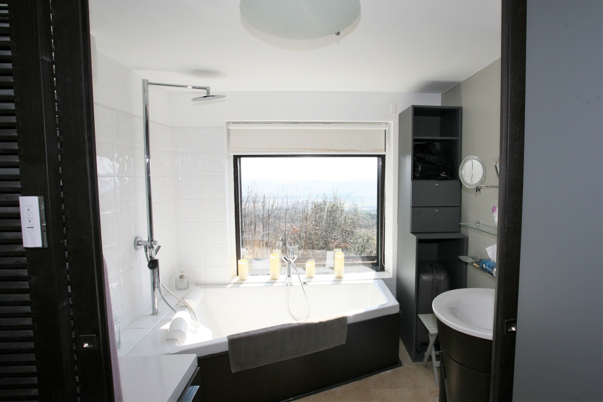 For seasonral rental in Murs, beautiful stone house with stunning views over the Luberon