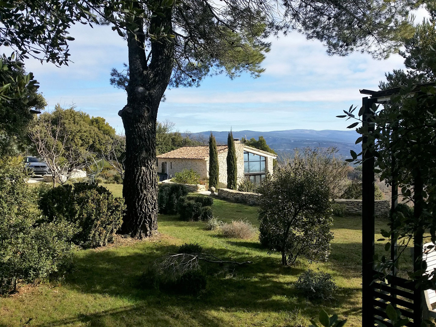 For seasonral rental in Murs, beautiful stone house with stunning views over the Luberon