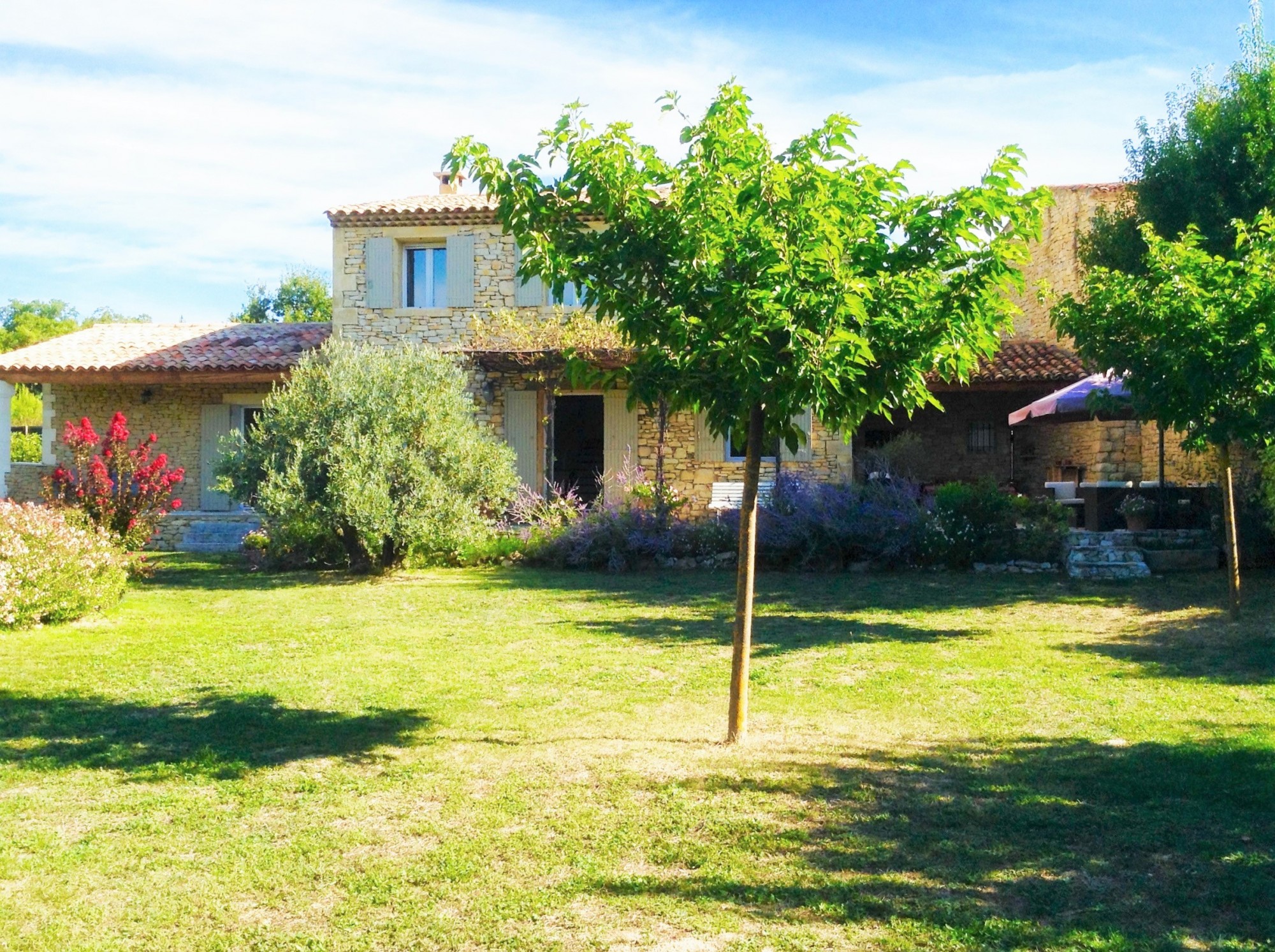 For rent in Provence, house with 4 bedrooms in a small hamlet in the Luberon