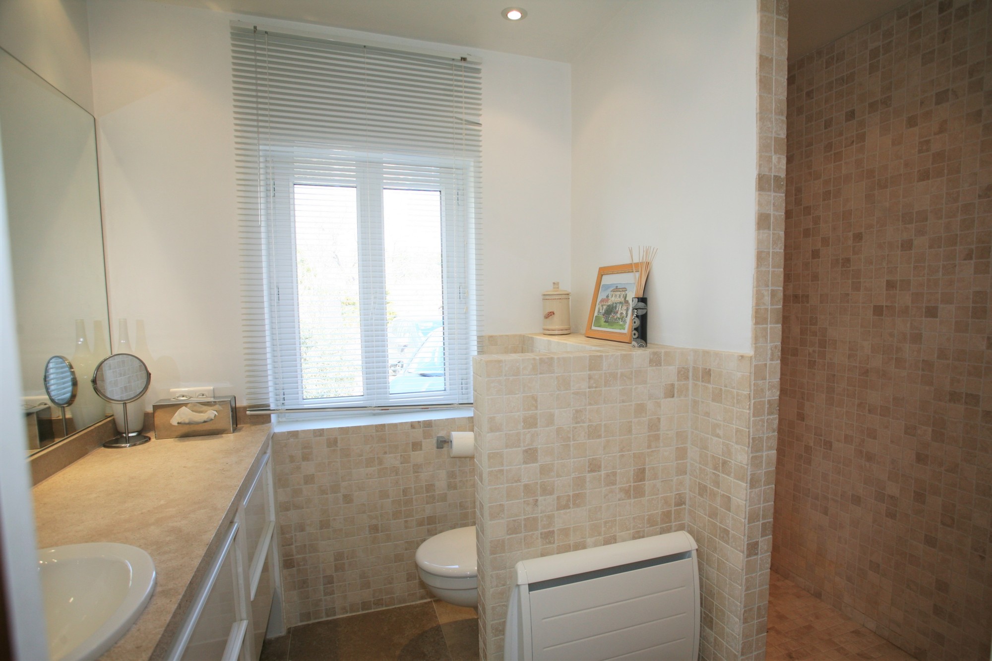 For rent in Provence, house with 4 bedrooms in a small hamlet in the Luberon
