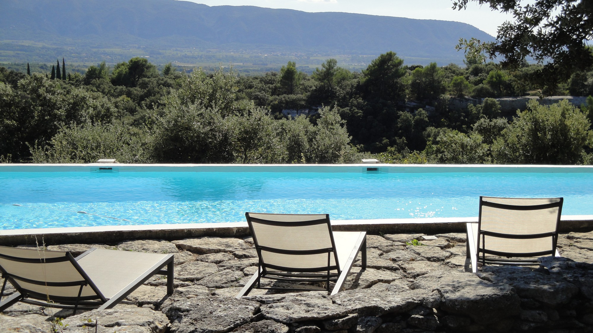 XVIth century Bergerie for rent in Gordes, with panoramic views of the Luberon.