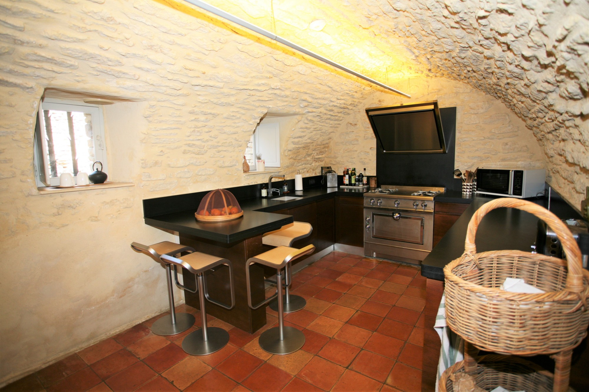 XVIth century Bergerie for rent in Gordes, with panoramic views of the Luberon.