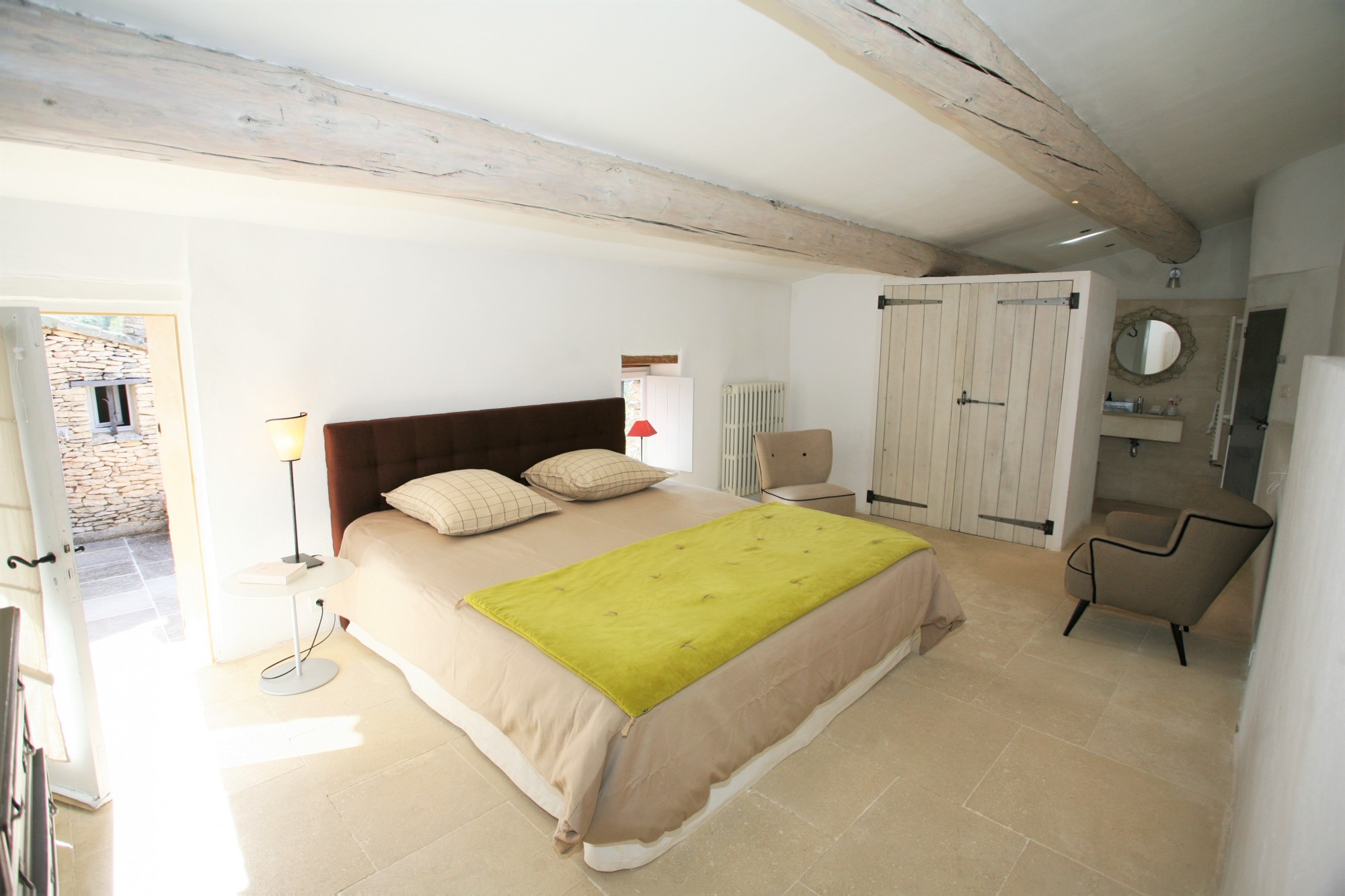 XVIth century Bergerie for rent in Gordes, with panoramic views of the Luberon.
