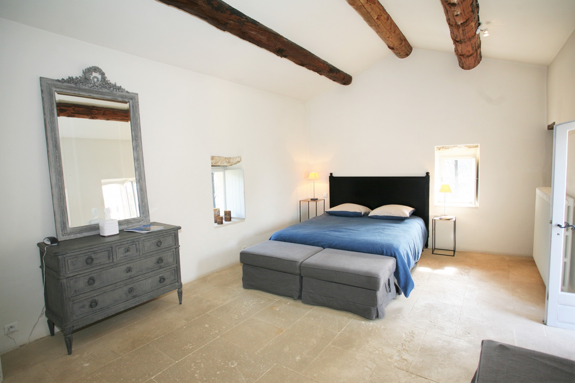 XVIth century Bergerie for rent in Gordes, with panoramic views of the Luberon.