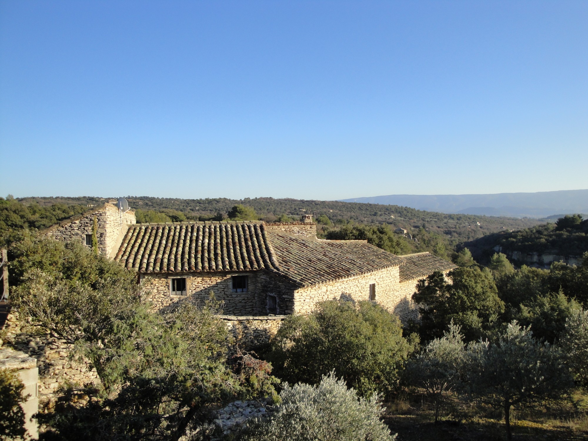 XVIth century Bergerie for rent in Gordes, with panoramic views of the Luberon.