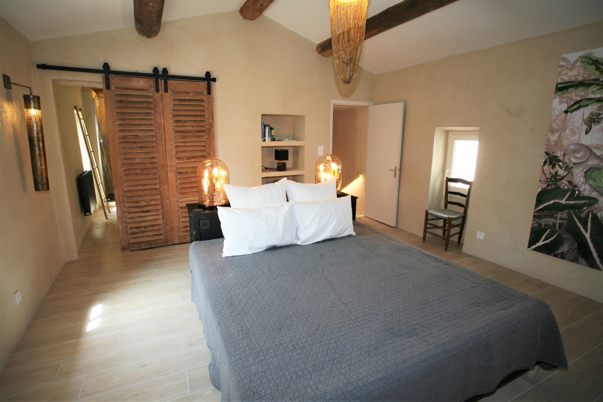 In a small provencal village, house for seasonal rental with garden, pool and views over the Luberon