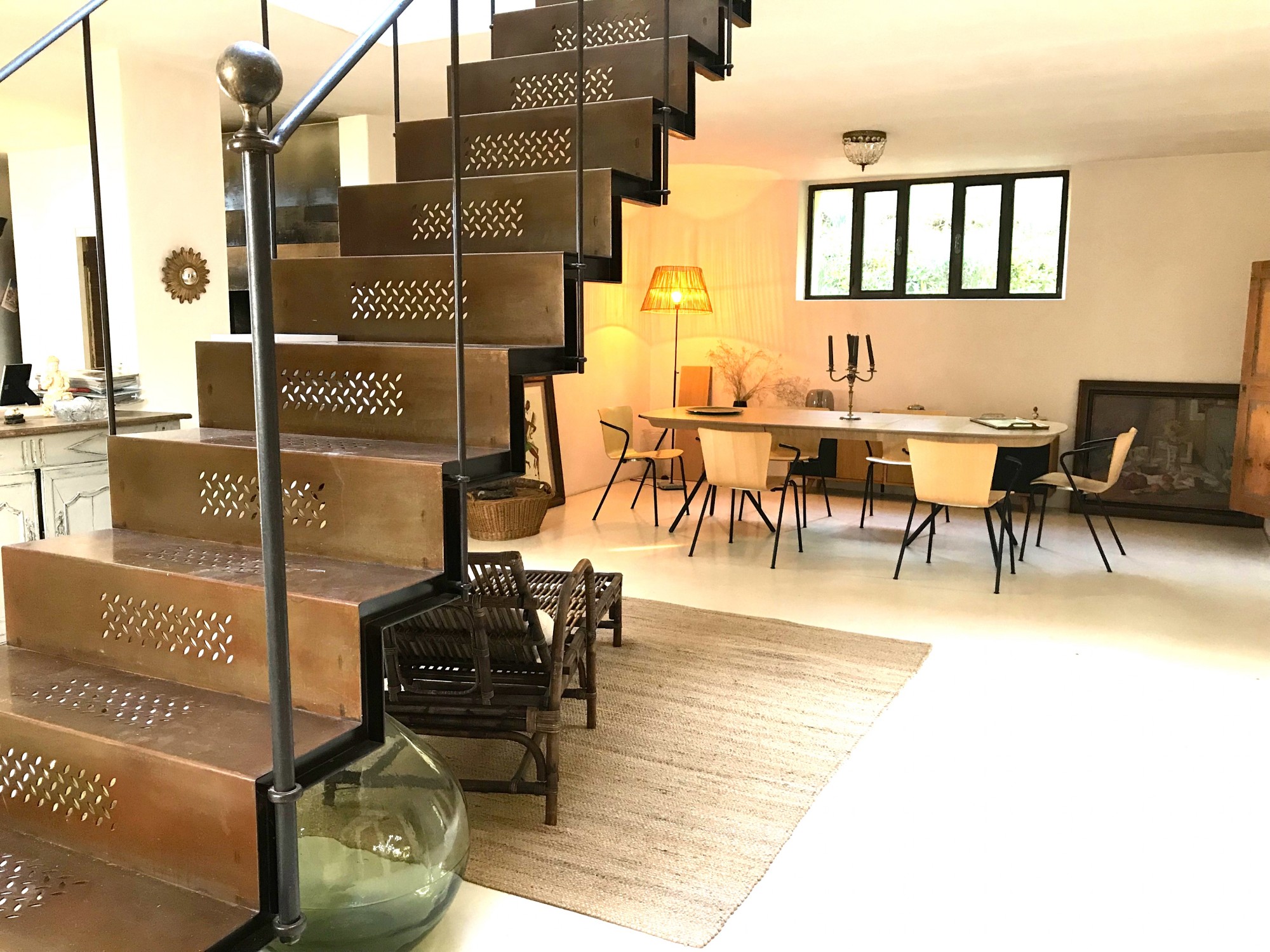 For seasonal rental, old sheepfold with a contemporary soul, at the foot of the Luberon 