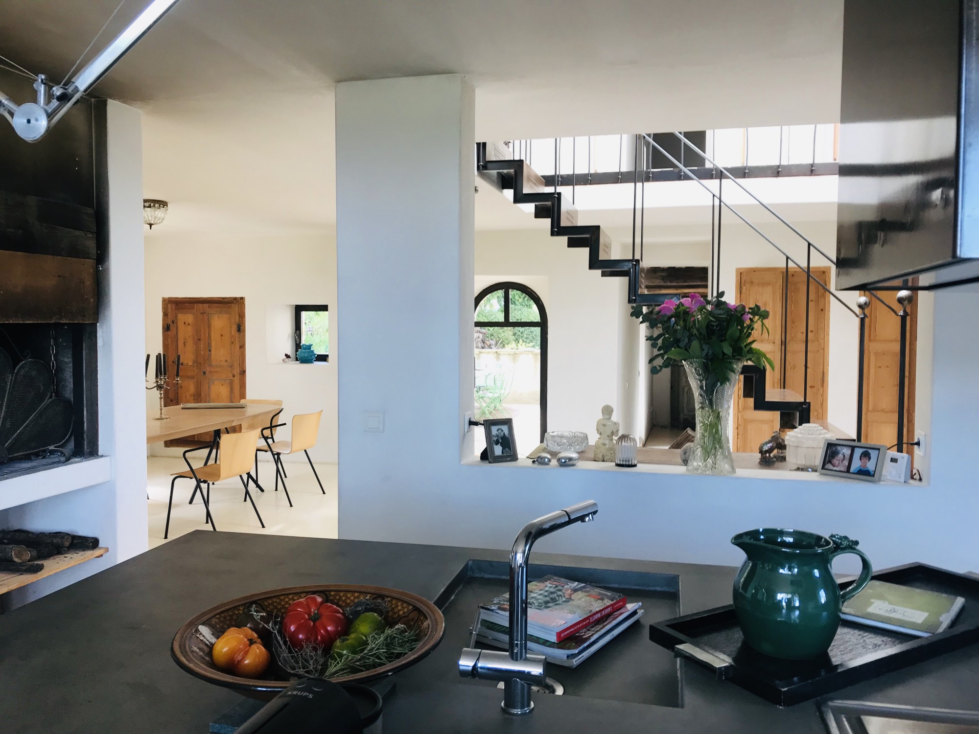For seasonal rental, old sheepfold with a contemporary soul, at the foot of the Luberon 