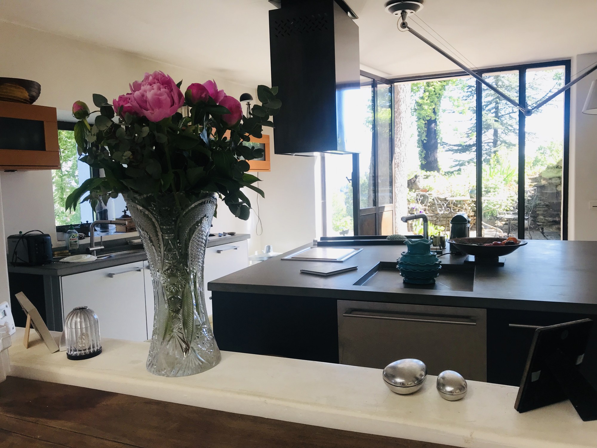 For seasonal rental, old sheepfold with a contemporary soul, at the foot of the Luberon 