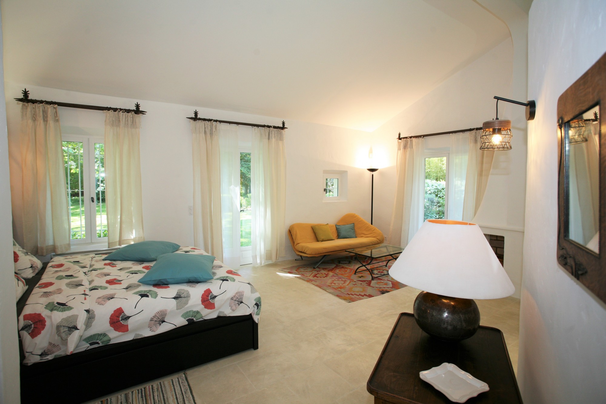 In a beautiful park of 1.5 hectares, To rent Provencal Bastide dated 1850 in Provence.