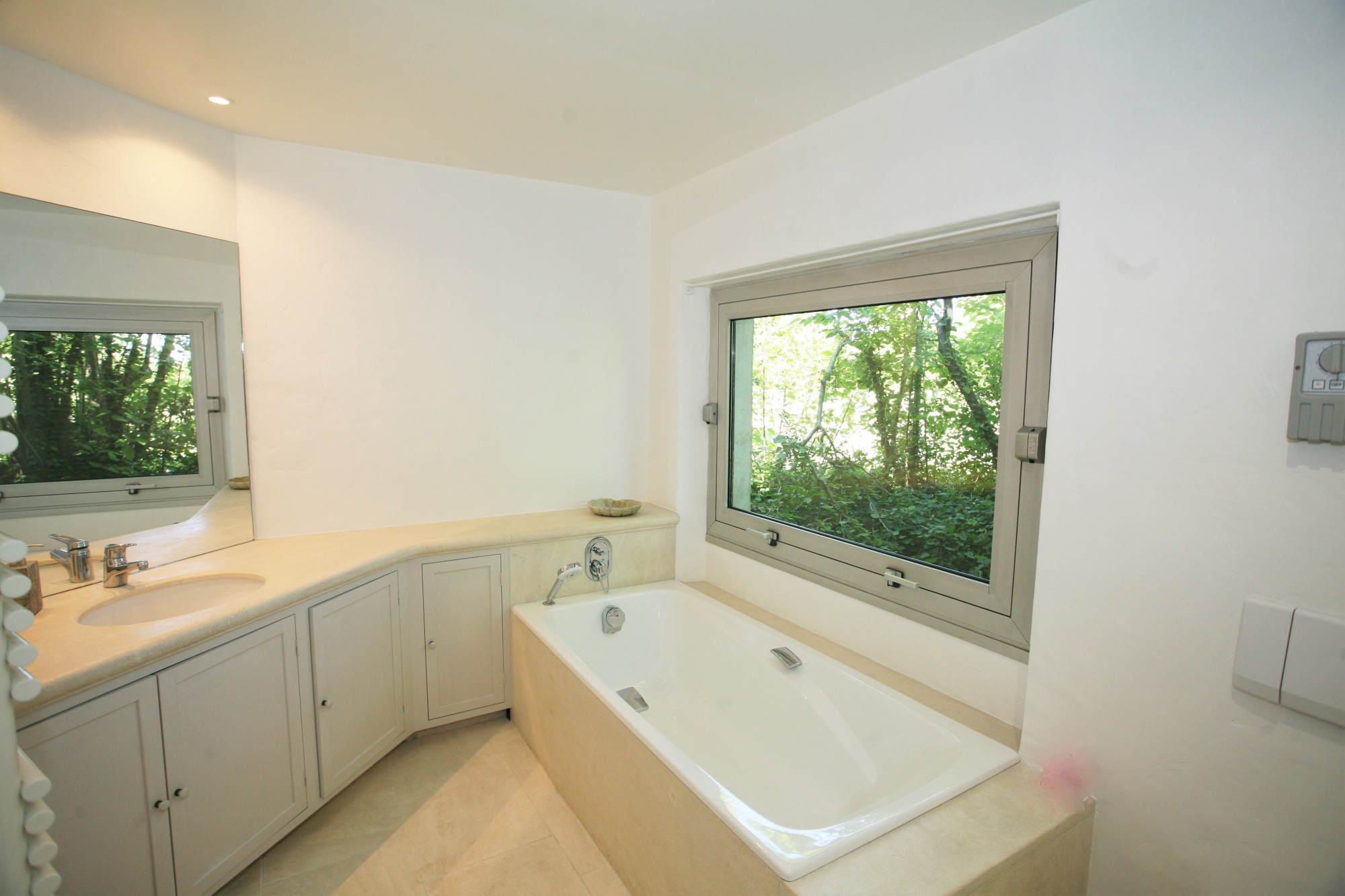 In a beautiful park of 1.5 hectares, To rent Provencal Bastide dated 1850 in Provence.