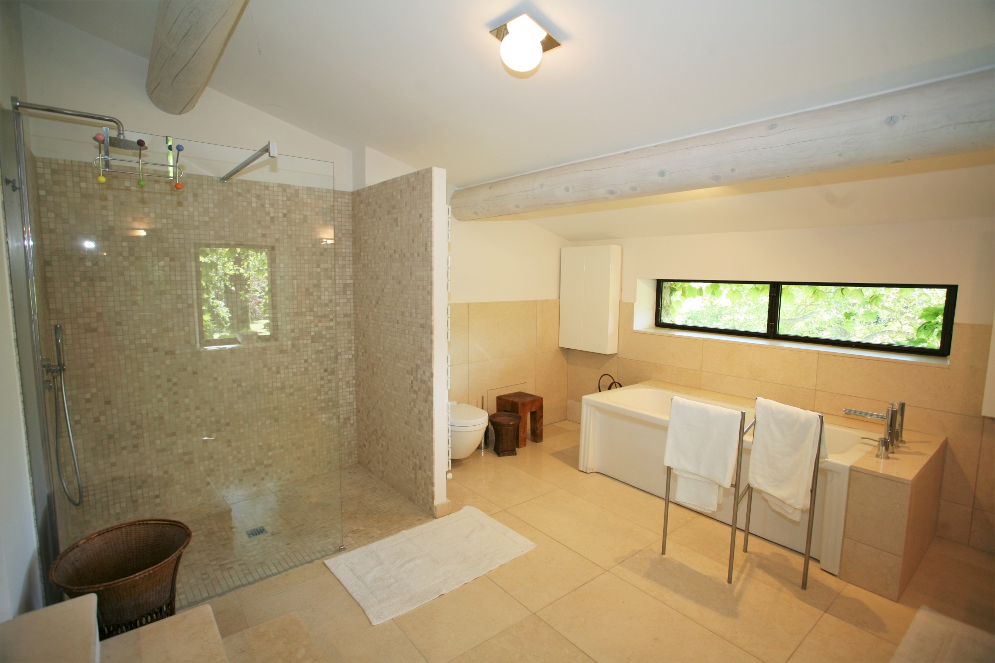 In a beautiful park of 1.5 hectares, To rent Provencal Bastide dated 1850 in Provence.