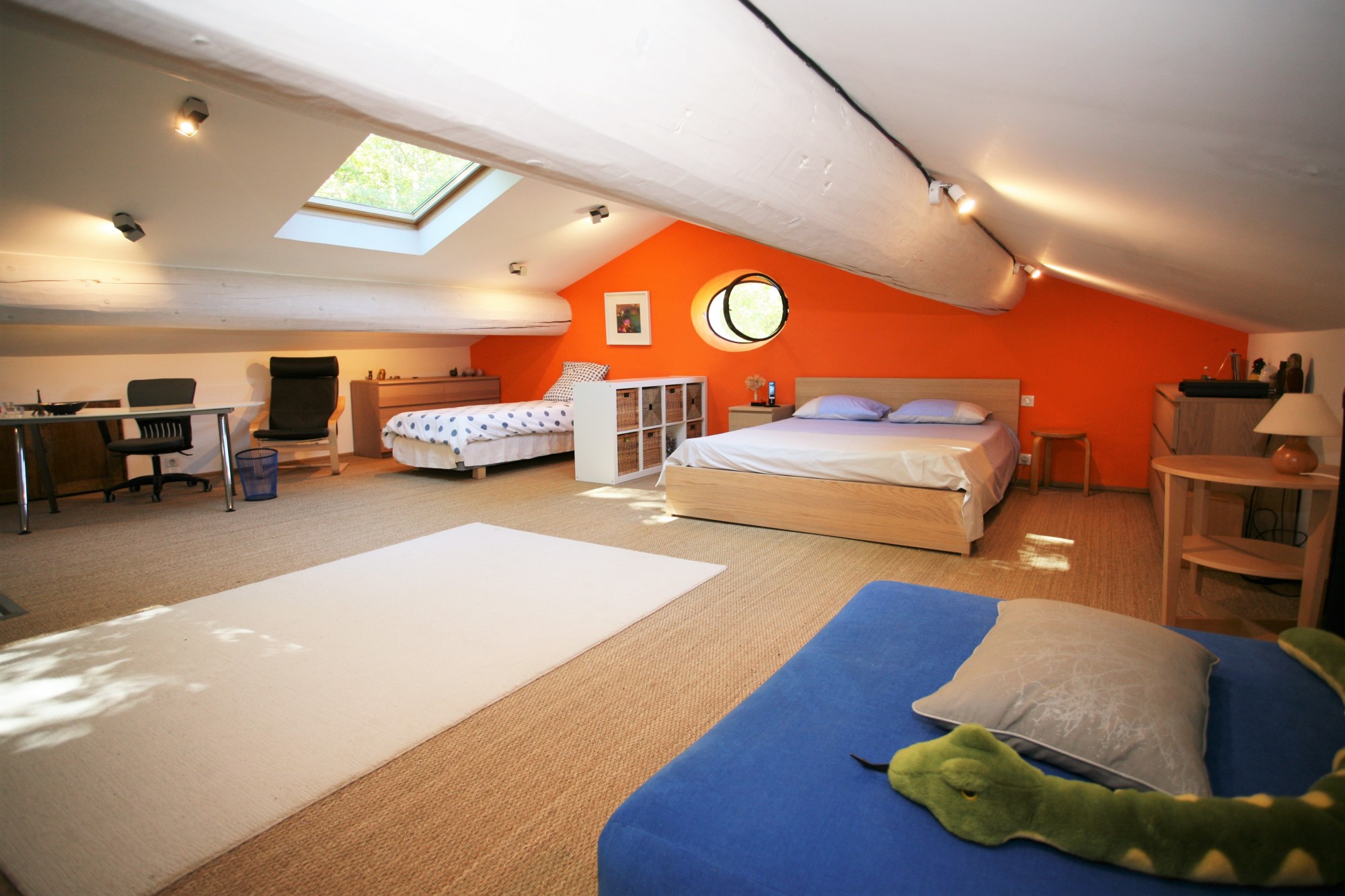 In a beautiful park of 1.5 hectares, To rent Provencal Bastide dated 1850 in Provence.