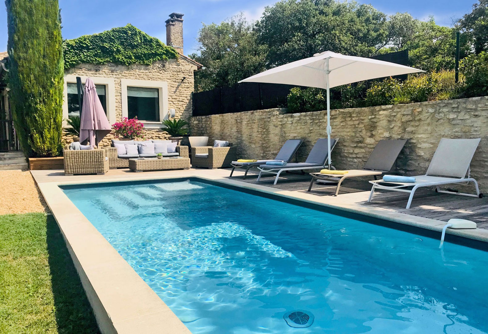 Piscine dans propriété de prestige en location