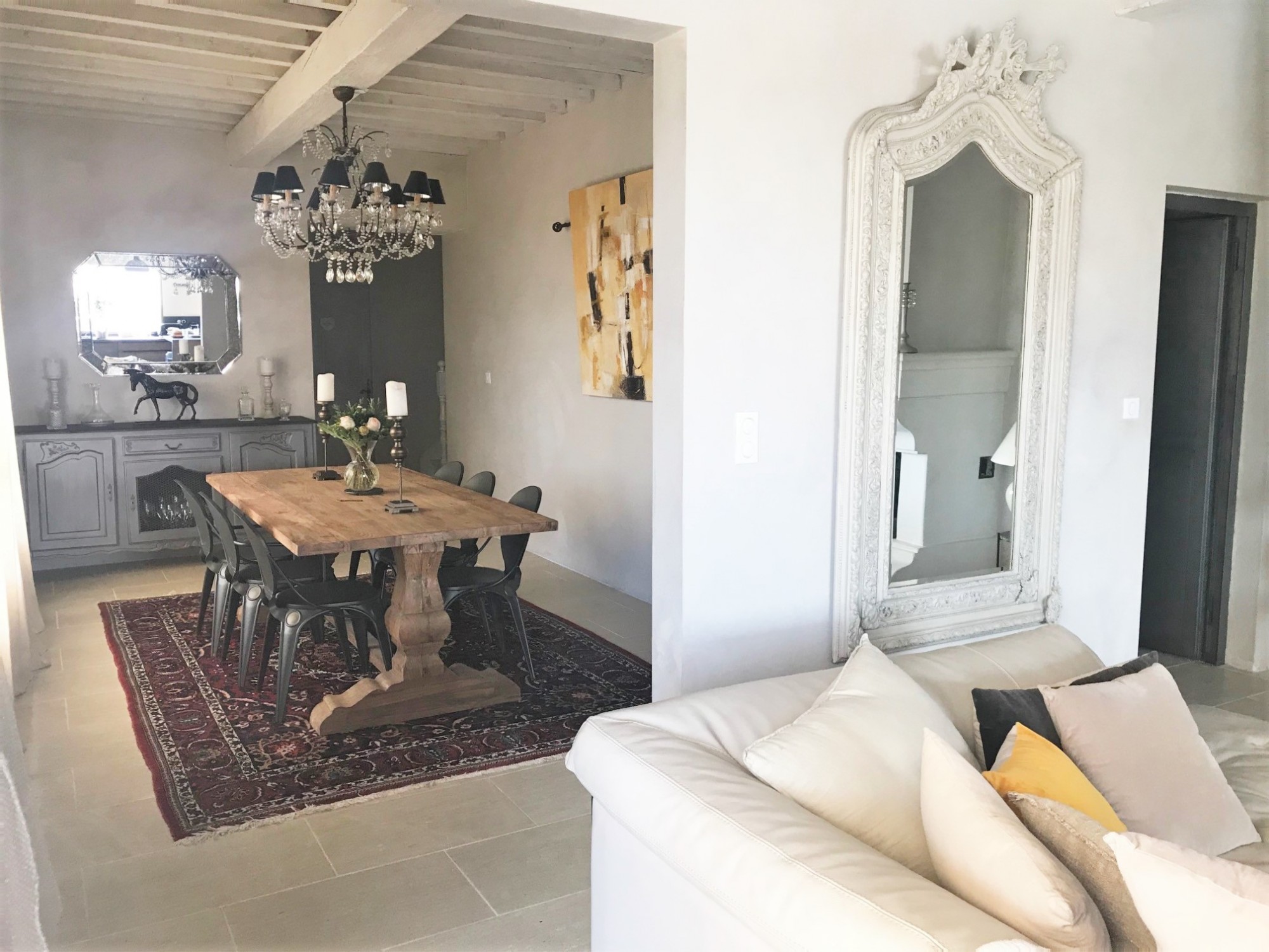 For your holiday in Gordes, facing the Luberon, charming house for four guests with pool and views.