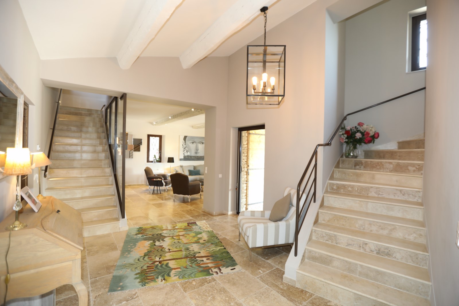 Large 7-bedroom residence at the gates of Gordes with heated pool, fully equipped pool house, and Luberon views.