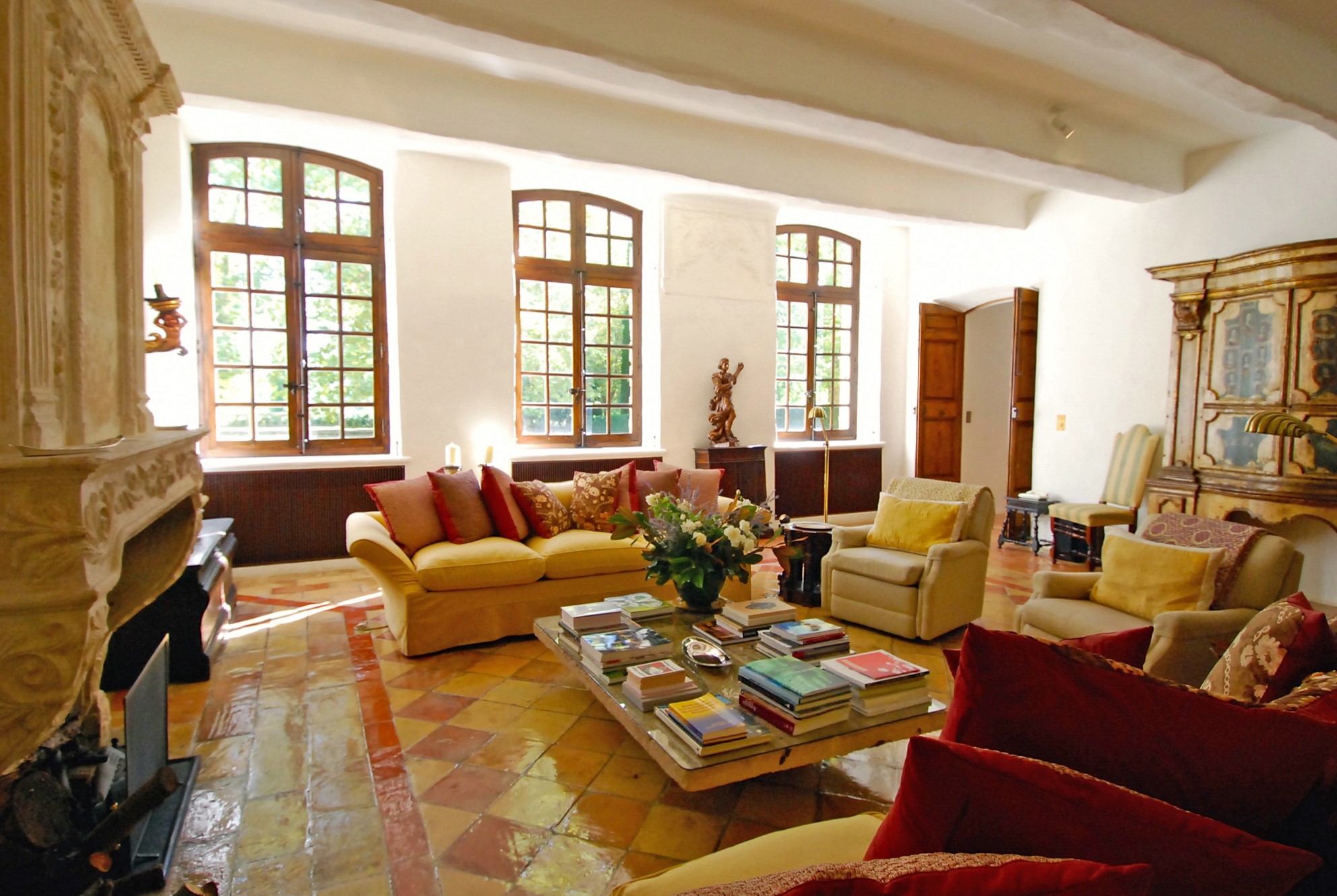 For rent, exceptional property with Castle in Provence, for your holidays or your events.