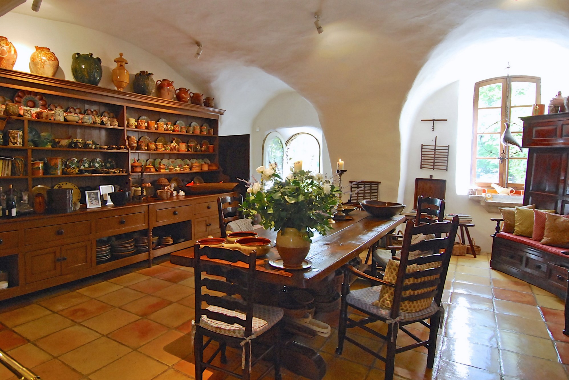 For rent, exceptional property with Castle in Provence, for your holidays or your events.