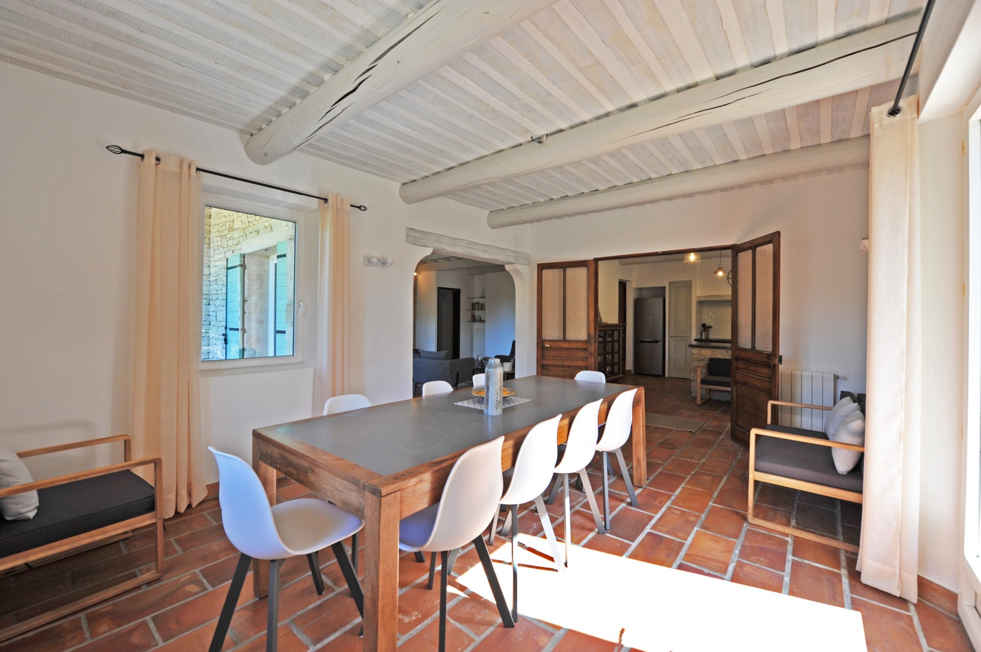 in Gordes, close to a sought-after hamlet, renovated property with swimming pool and outbuildings 