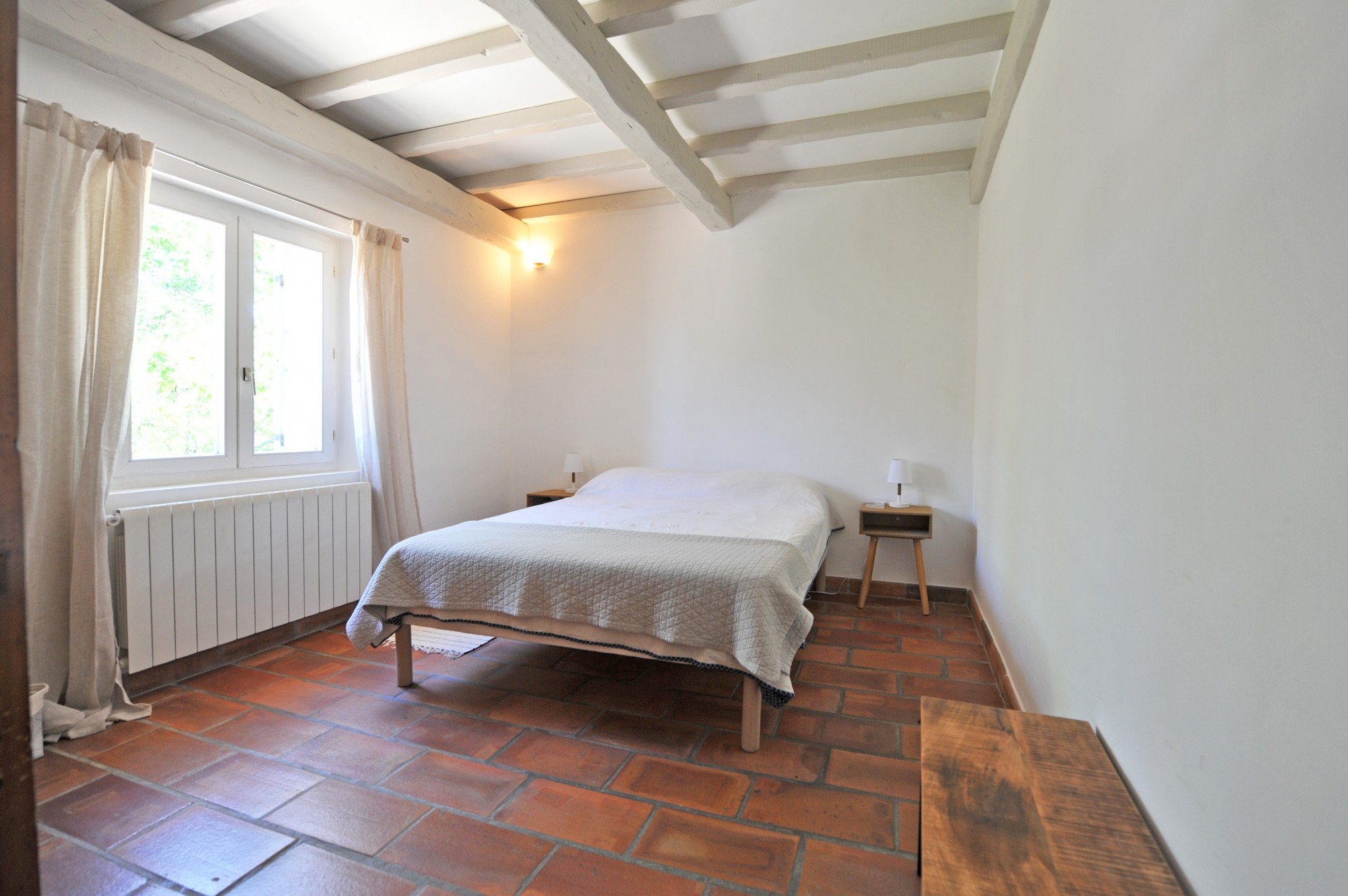 in Gordes, close to a sought-after hamlet, renovated property with swimming pool and outbuildings 