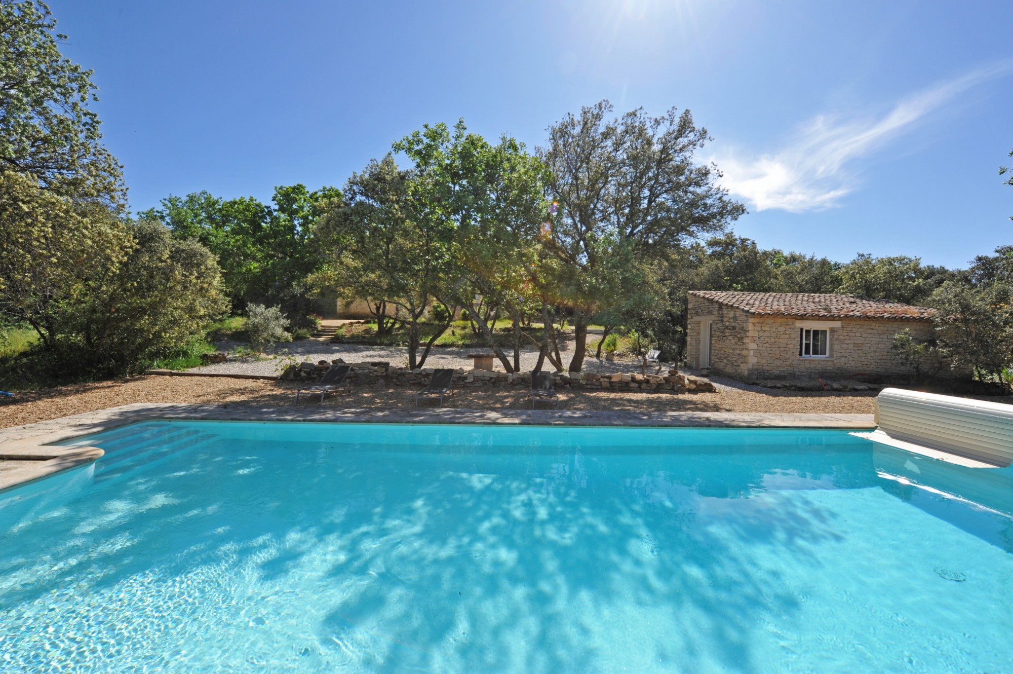 in Gordes, close to a sought-after hamlet, renovated property with swimming pool and outbuildings 