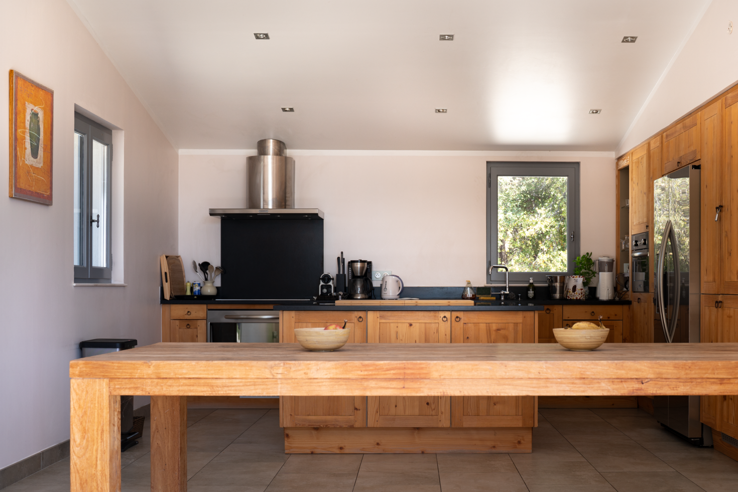 Close to the centre of the village of Gordes, exceptional property facing the Luberon and the Alpilles