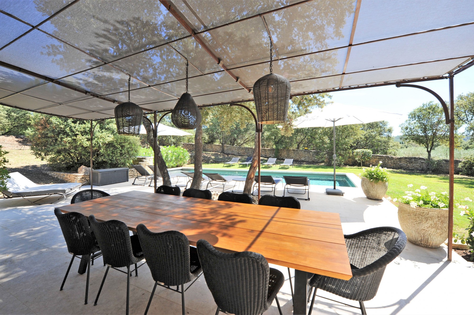 Gordes, this property renovated with taste is set in an ideal location