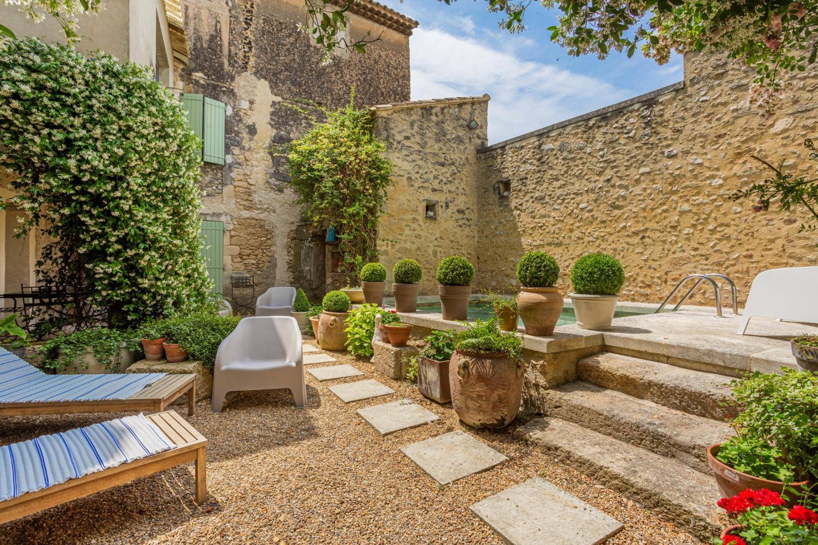 Exceptional property in a village in the Luberon