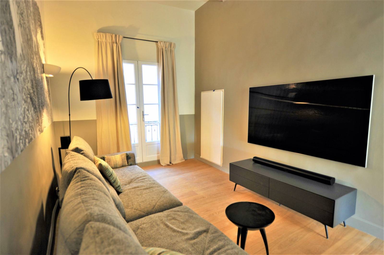 Beautiful mansion dating from the XVIIIth century entirely renovated with landscaped garden and heated swimming pool.
