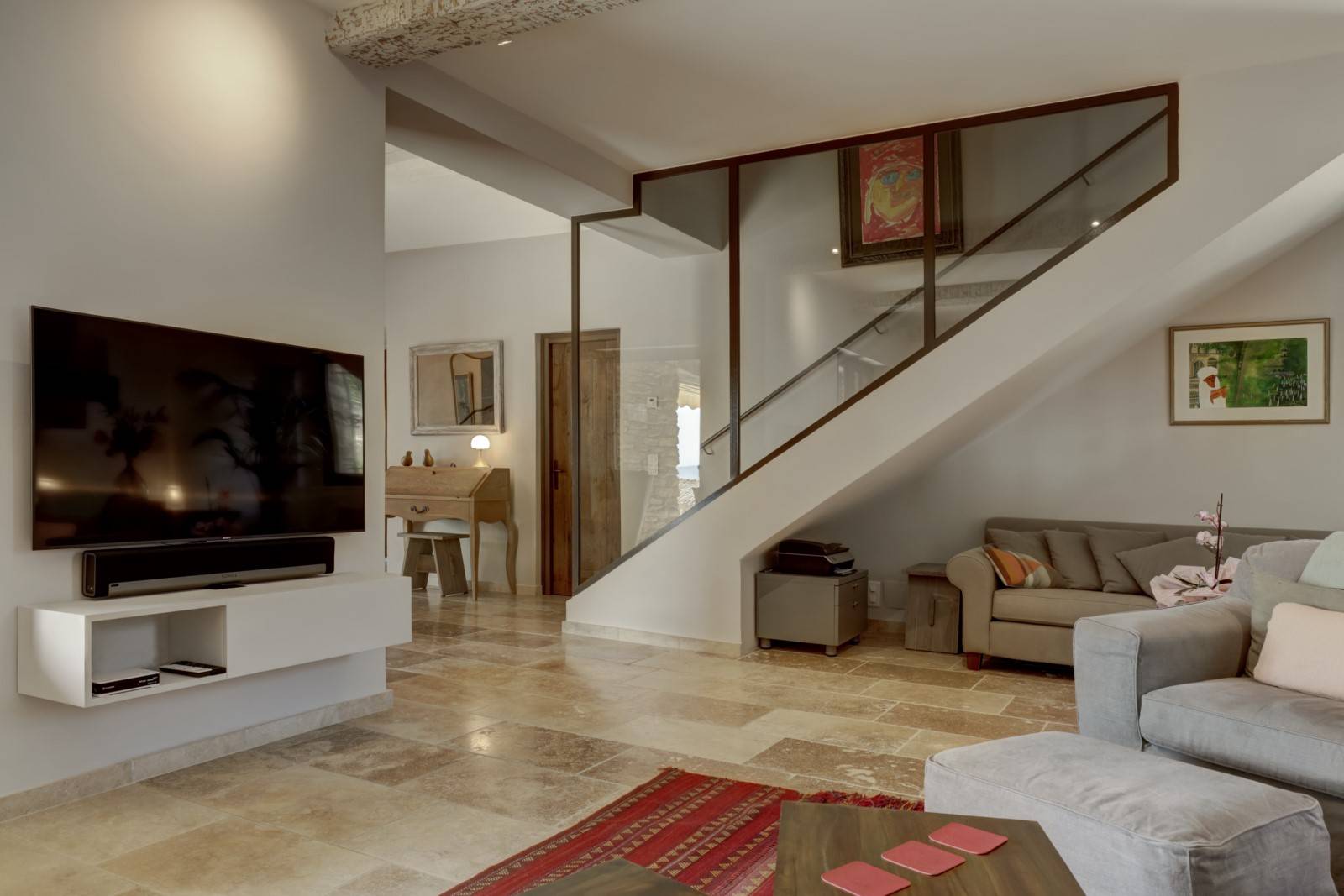 Large 7-bedroom residence at the gates of Gordes with heated pool, fully equipped pool house, and Luberon views.