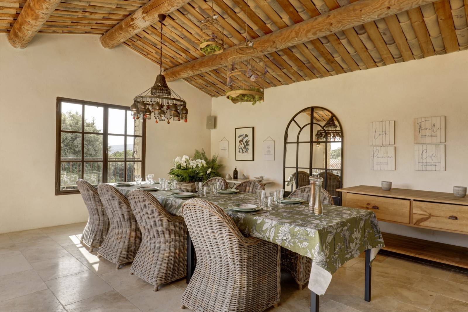 Large 7-bedroom residence at the gates of Gordes with heated pool, fully equipped pool house, and Luberon views.