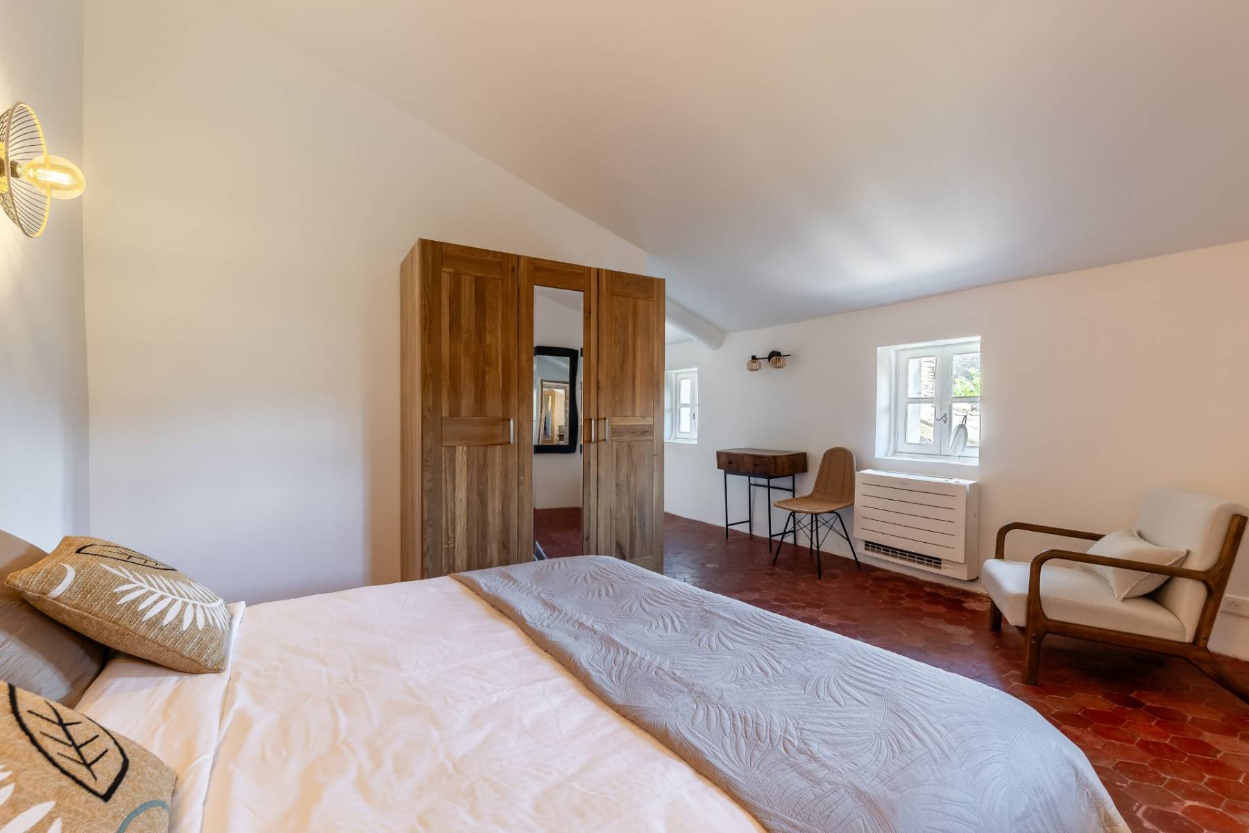 Authentic renovated House in a Gordes hamlet with pool, landscaped garden and expansive pool-house with outdoor summer kitchen