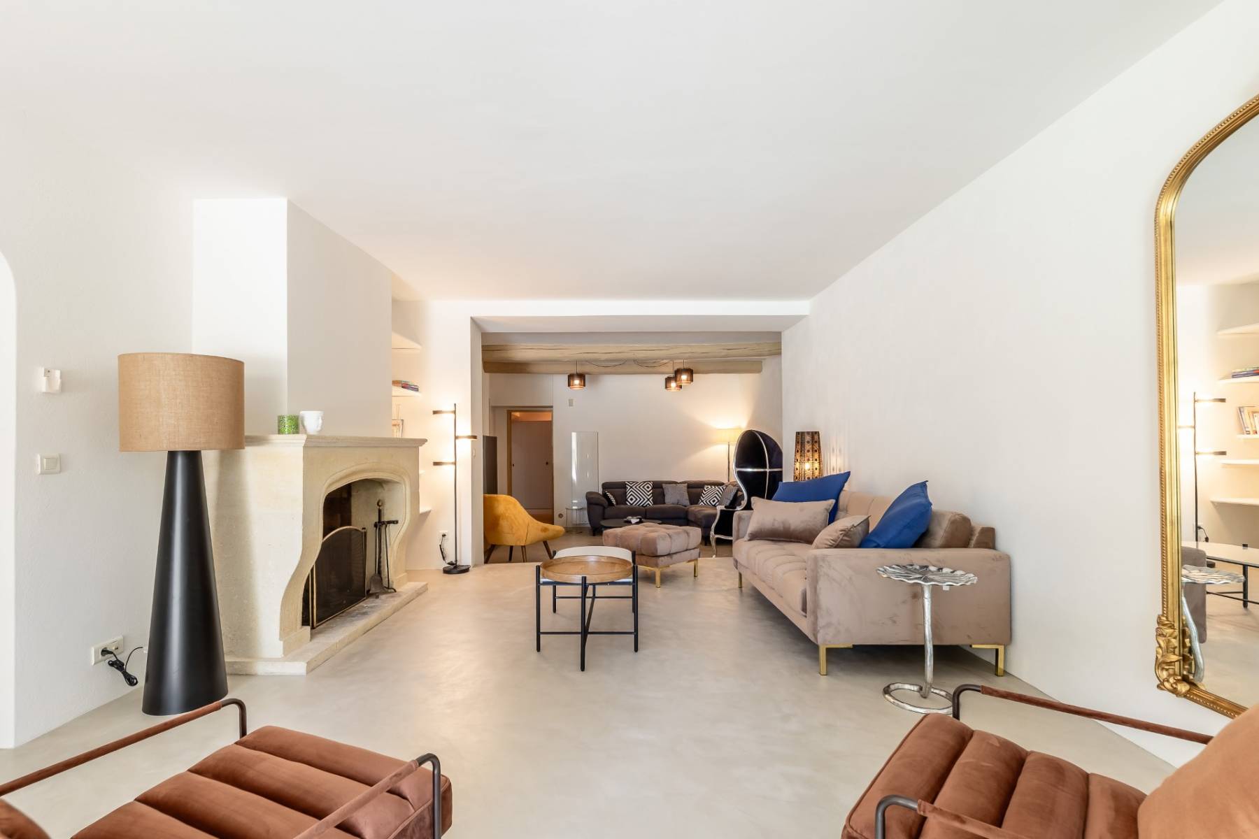 Authentic renovated House in a Gordes hamlet with pool, landscaped garden and expansive pool-house with outdoor summer kitchen