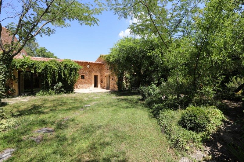 
Our area of ​​activity for this service Charming stone house with pool for sale